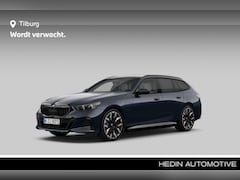 BMW 5-serie Touring - 550e xDrive M Sport Pro Pakket | Bowers & Wilkins Surround Sound System | Glazen panoramad