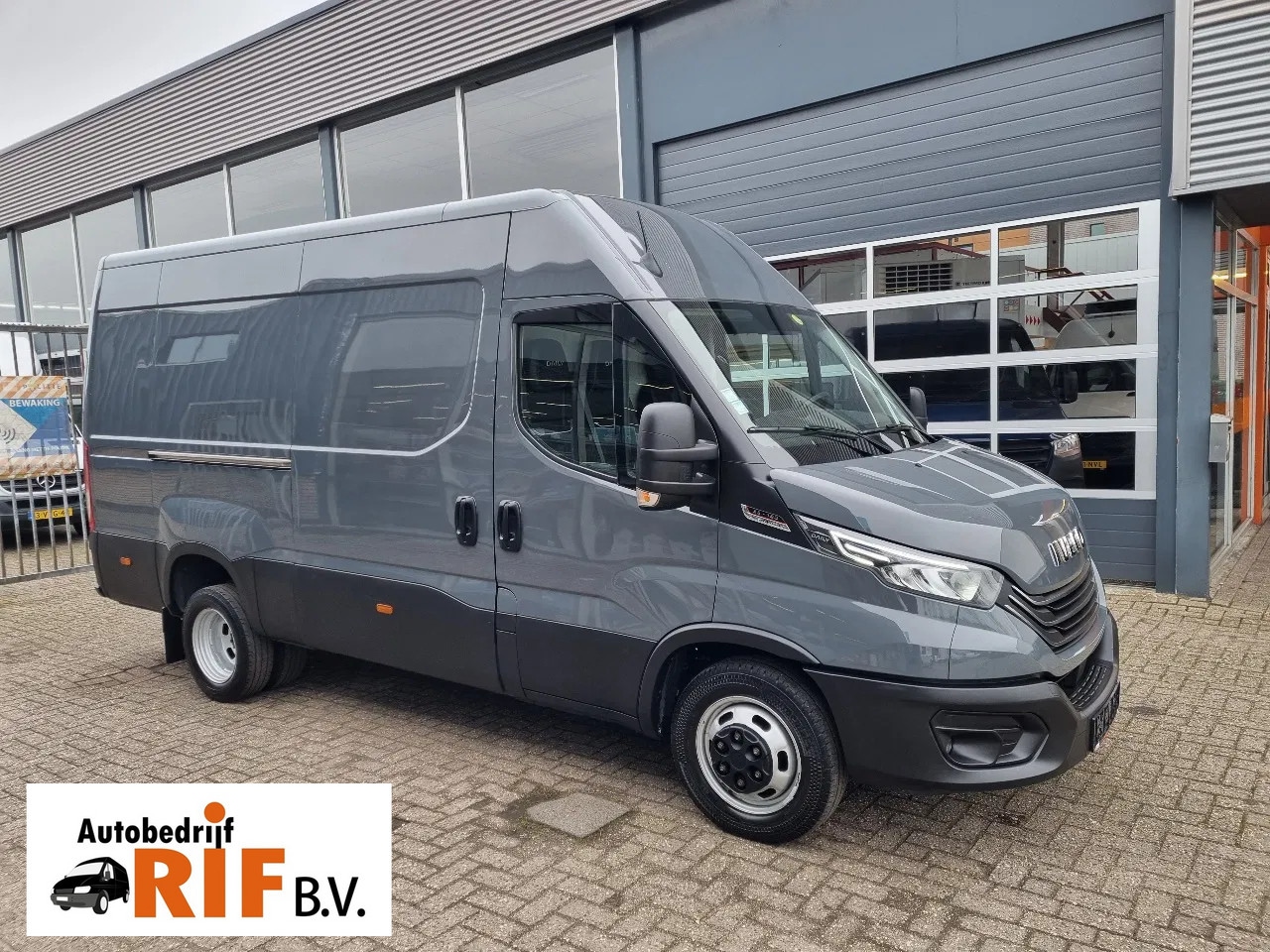 Iveco Daily - 35C18 3.0D L2H2 HI-MATIC EURO 6 - AutoWereld.nl