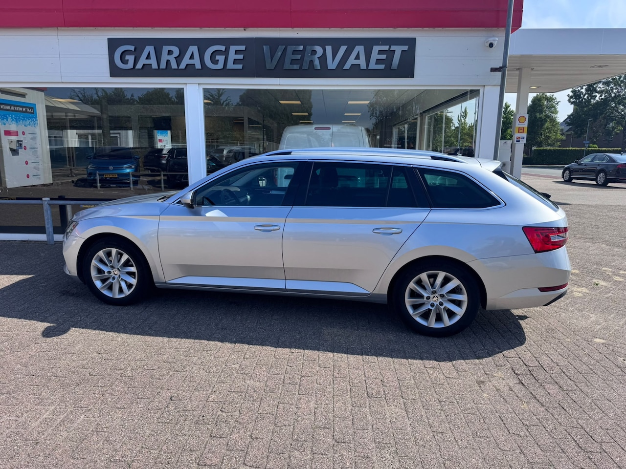 Skoda Superb Combi - 1.4 TSI iV Business Edition Plus 1.4 TSI iV Business Edition Plus - AutoWereld.nl