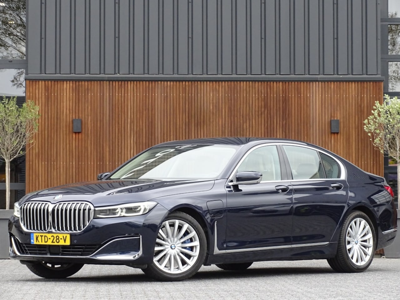 BMW 7-serie - 745e 394PK / M-Individual / ACC / Softclose / 360° - AutoWereld.nl