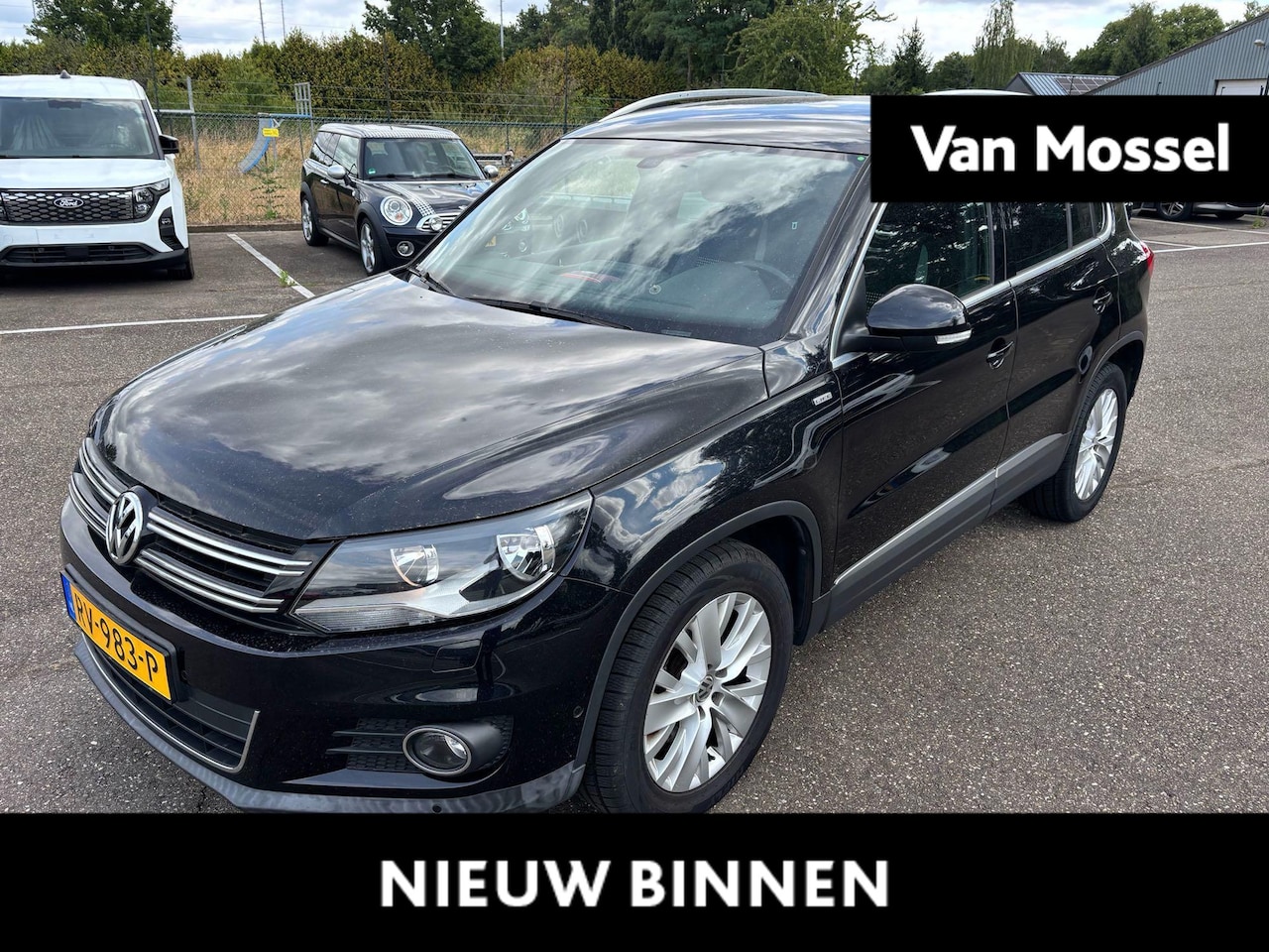Volkswagen Tiguan - 1.4 TSI R-Line Edition | Trekhaak | Stoelverwarming | Climate Control | PDC V+A | Navigati - AutoWereld.nl