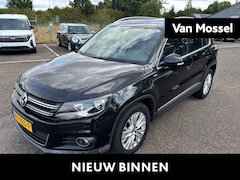 Volkswagen Tiguan - 1.4 TSI Sport&Style | Trekhaak | Stoelverwarming | Climate Control | PDC V+A | Navigatie |
