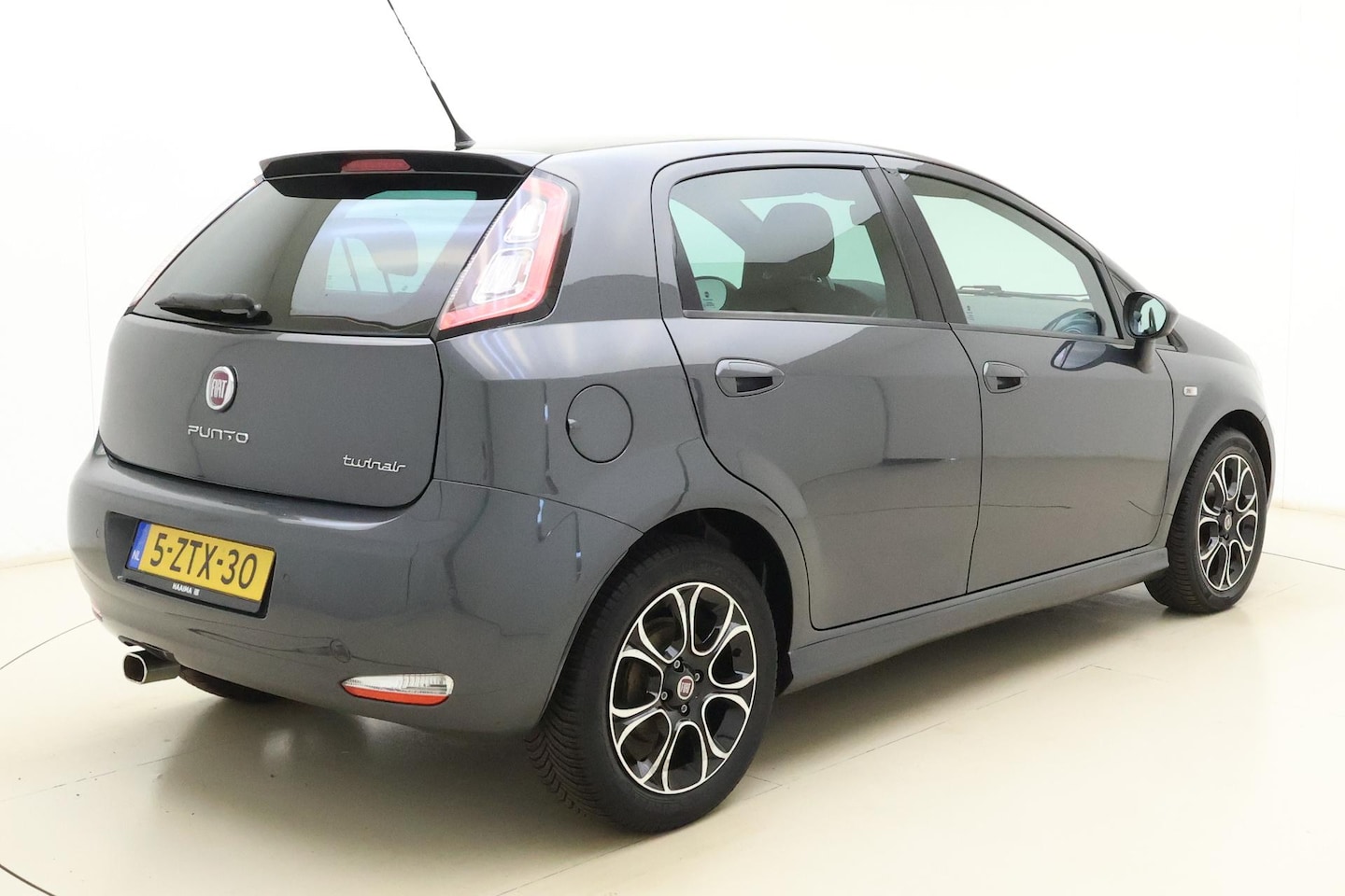 Fiat Punto Evo - 0.9 TwinAir Racing 100pk | 5 Deurs | Airco | Parkeerhulp achter | Lichtmetalen Velgen | Bl - AutoWereld.nl