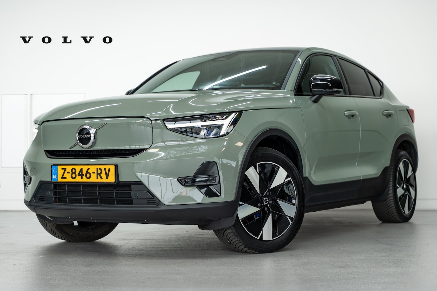 Volvo C40 - Extended Range Plus 82 kWh | Trekhaak | Privacy glas | All season | Climate Pack - AutoWereld.nl