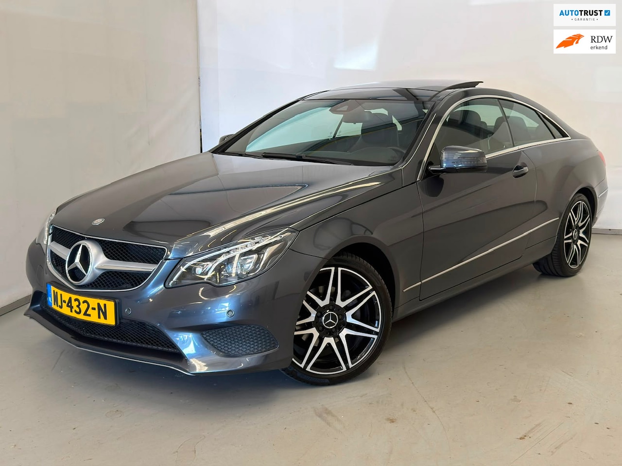 Mercedes-Benz E-klasse Coupé - 200 / Pano / Camera / Stoelverwarming - AutoWereld.nl
