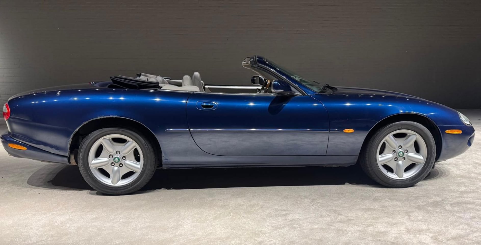 Jaguar XK8 - 4.0 V8 Convertible 4.0 V8 Convertible - AutoWereld.nl