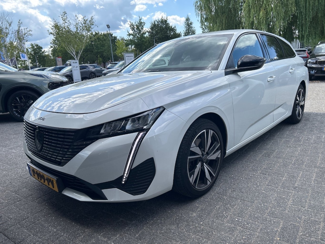 Peugeot 308 SW - 1.2 PureTech Allure | Navigatie | Carplay | Camera | Cruise Control | | Achteruitrijcamera - AutoWereld.nl