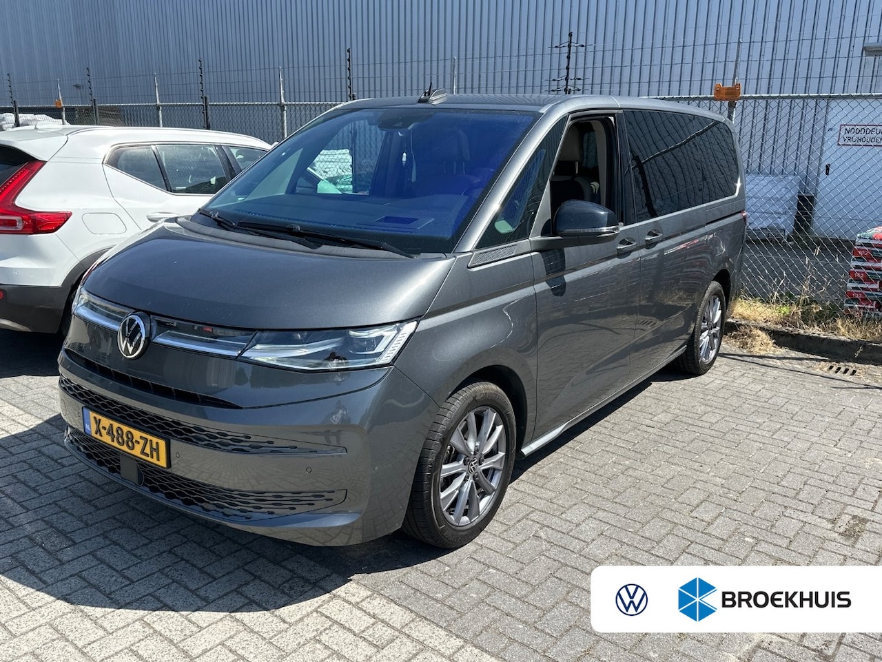 Volkswagen Multivan - 1.4 218 pk eHybrid L2H1 Style | Panoramadak | Harman Kardon | Achteruitrijcamera | - AutoWereld.nl