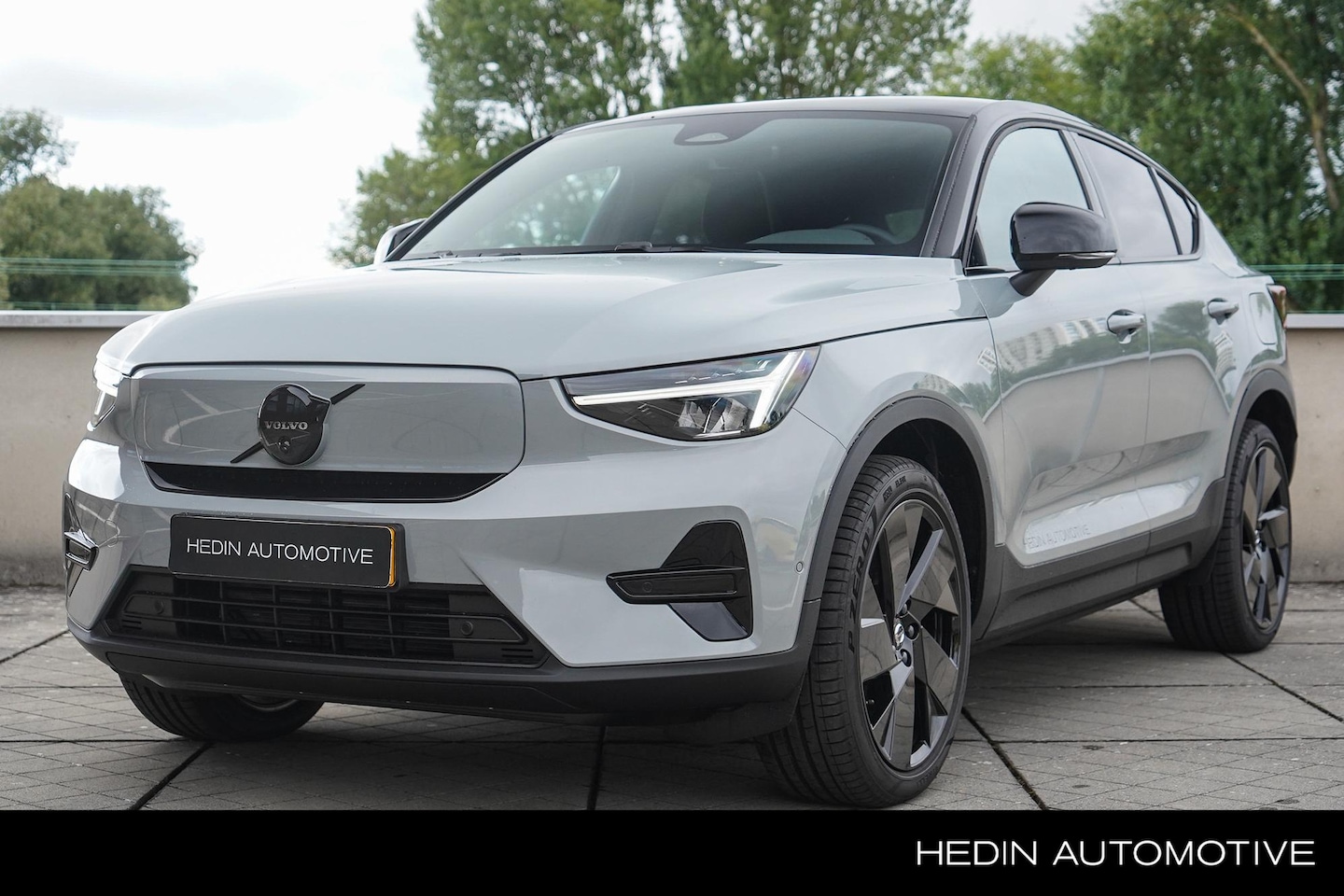 Volvo EC40 - Twin Motor Ultra Black Edition 82 kWh 360 Parkeercamera | Panoramadak | Harman/Kardon | El - AutoWereld.nl