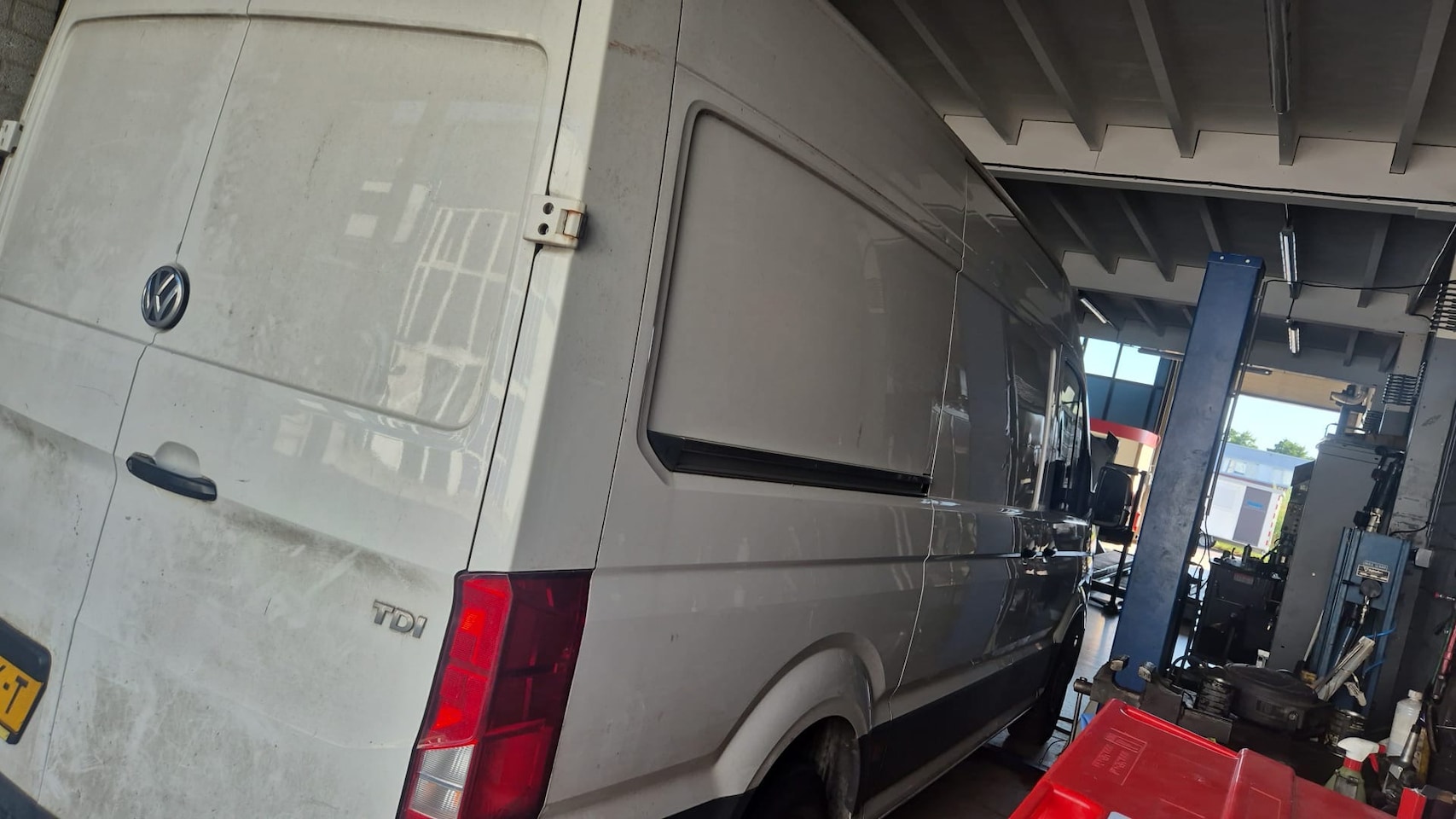 Volkswagen Crafter - 30 2.0 TDI L3H3 bj 2017 airco !!injector kapot - AutoWereld.nl
