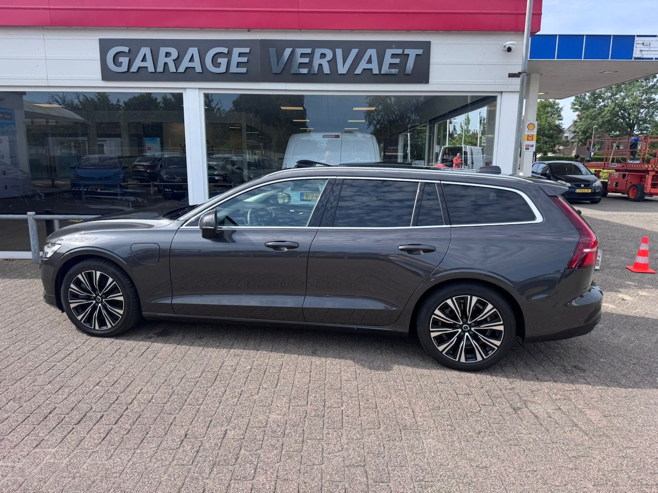 Volvo V60 - 2.0 T6 Recharge AWD Inscription Expression 2.0 T6 Recharge AWD Inscription Expression - AutoWereld.nl