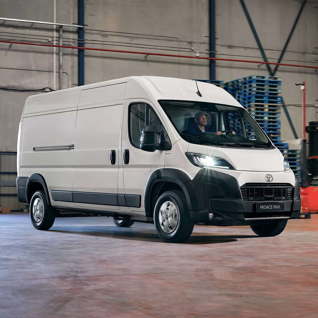 Toyota PROACE Max - Electric 3.5t L3H2 Navigator Heavy 110 kWh | 2.400kg trekgew. | Navi | Camera | Adapt. Cru - AutoWereld.nl