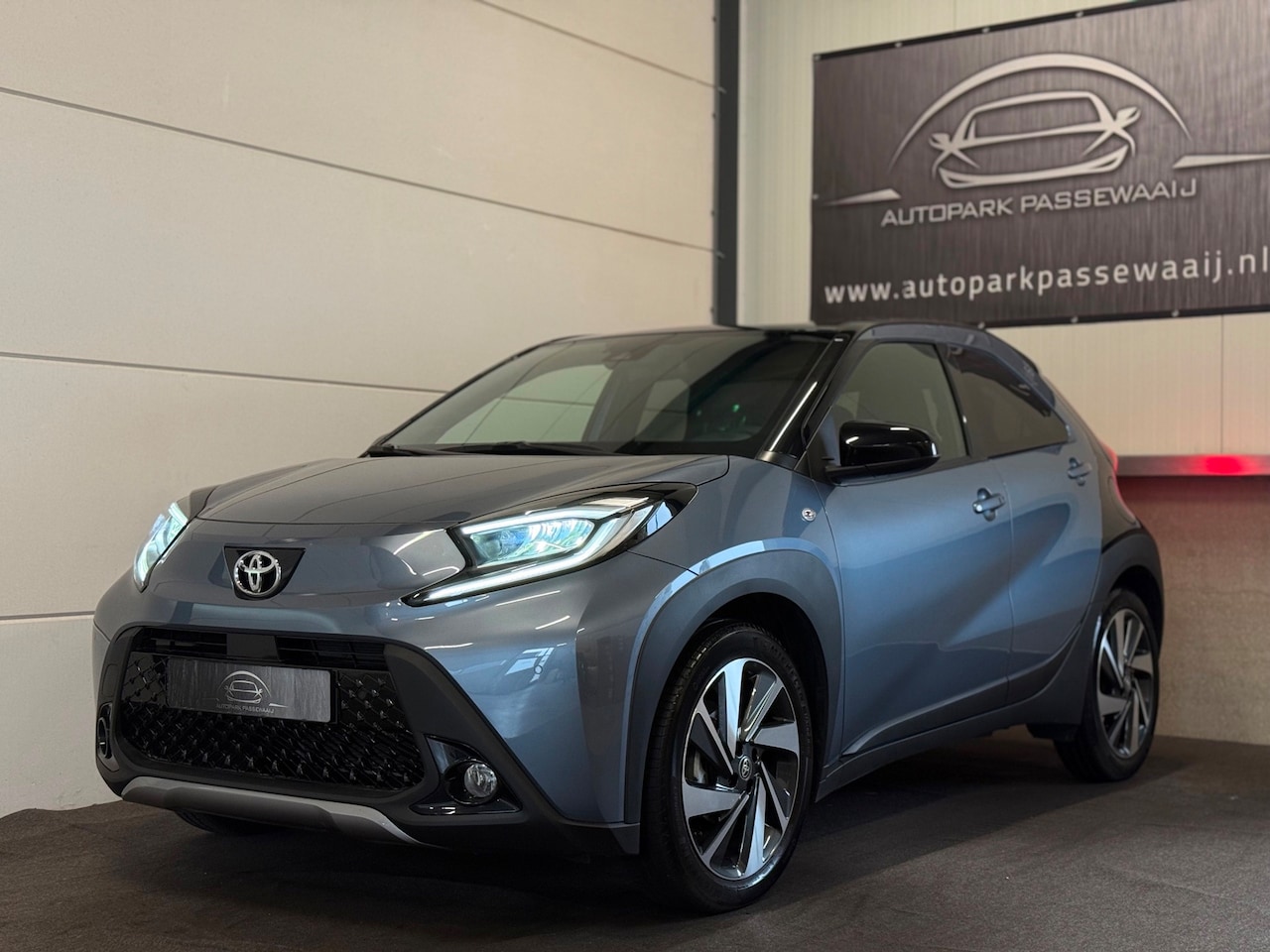 Toyota Aygo X - 1.0 VVT-i S-CVT Premium Apple Carplay, ACC, JBL, Achteruitrijcamera, Parkeersensoren, Stoe - AutoWereld.nl