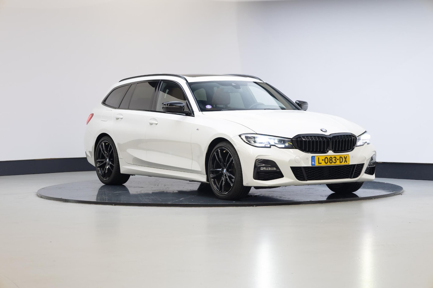 BMW 3-serie Touring - 318i High Executive | M-sport | Panoramadak | - AutoWereld.nl