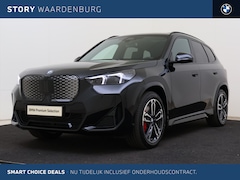 BMW iX1 - eDrive20 M Sport / Panoramadak / Achteruitrijcamera / Sportstoelen / M Adaptief onderstel