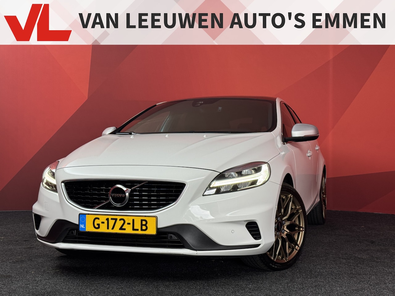 Volvo V40 - 1.5 T3 Polar+ Sport R-design | Carplay | Pano | Stoelverwarming | Trekhaak | - AutoWereld.nl