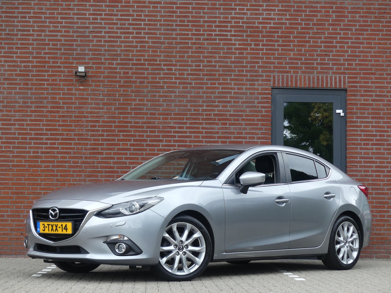 Mazda 3 - 2.0 GT-M / Trekhaak / Nieuwstaat - AutoWereld.nl