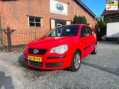 Volkswagen Polo - 1.4-16V Trendline ( Nieuwe apk + Elektrische ramen )