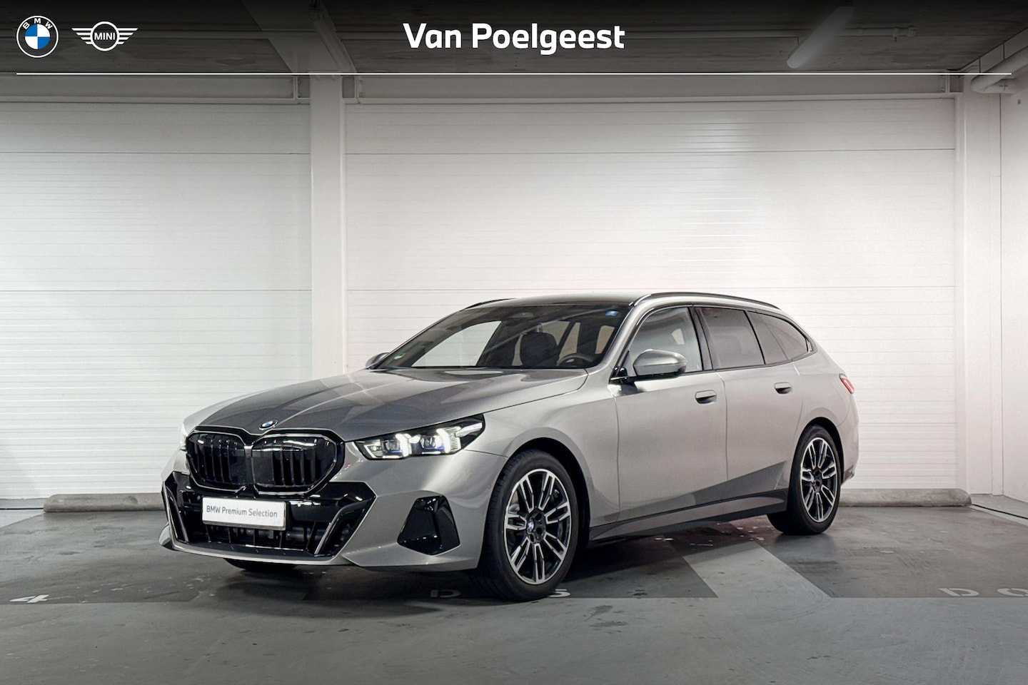 BMW 5-serie Touring - 520i | Panoramadak | Comfort access | Trekhaak | Comfortpack | M-sport | Harman Kardon | - AutoWereld.nl