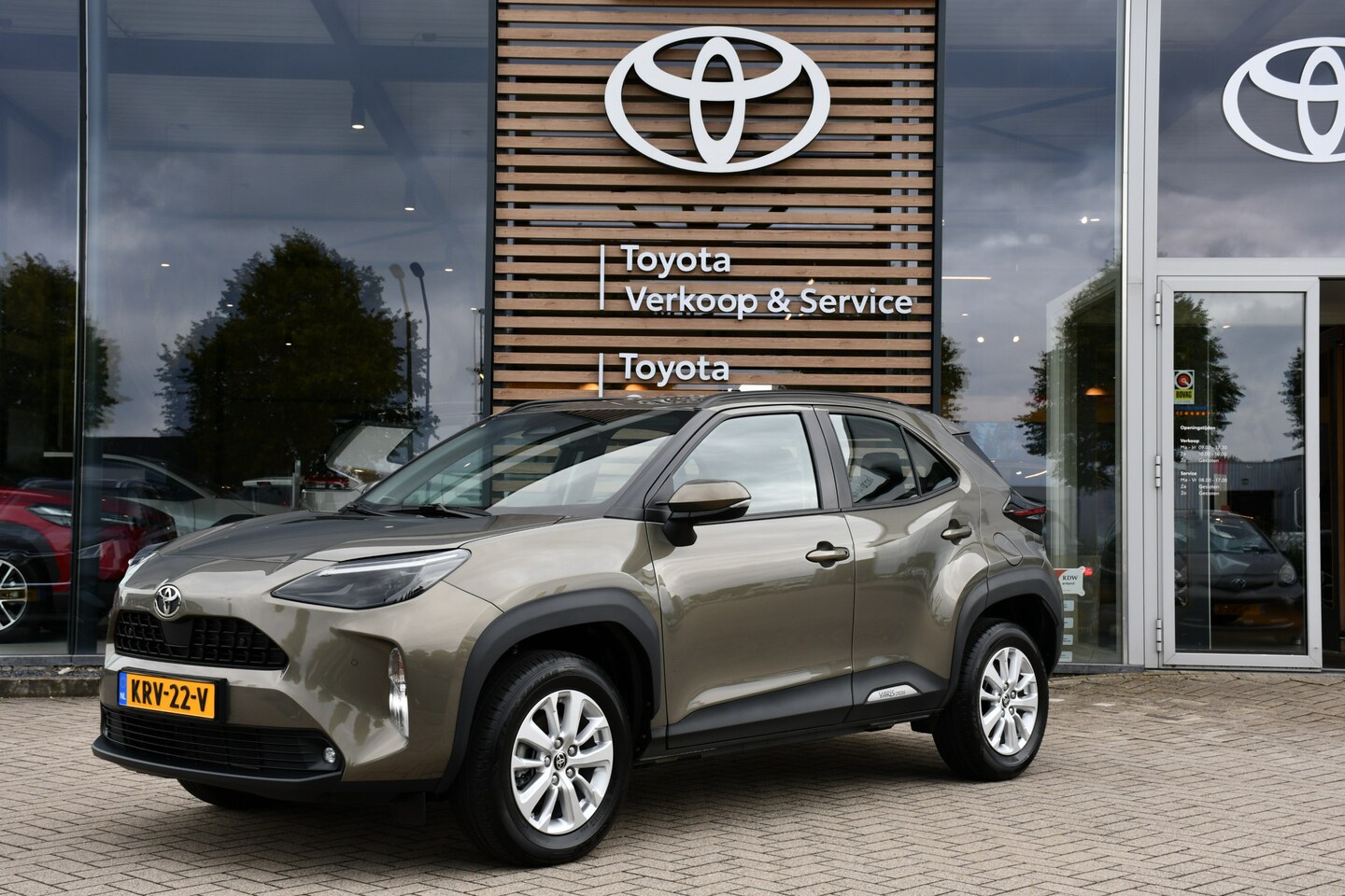 Toyota Yaris Cross - 1.5 Hybrid 115 Active Limited Automaat 116pk | Parkeersensoren voor & achter | Draadloze t - AutoWereld.nl