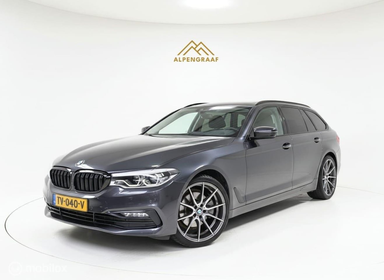 BMW 5-serie Touring - 520i High Executive Sport Line |Leder|Camera|Trekhaak| - AutoWereld.nl