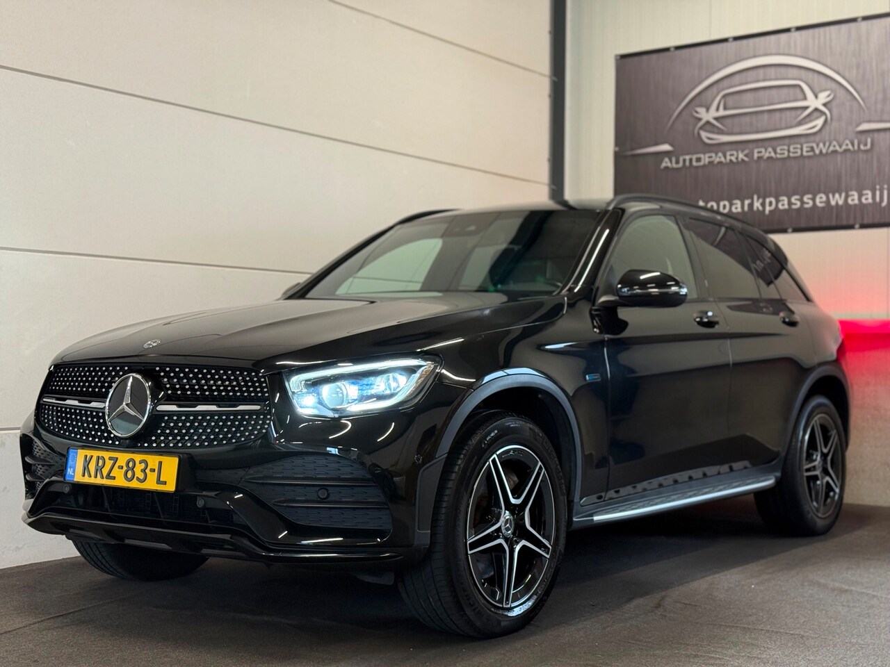 Mercedes-Benz GLC-klasse - 300e 4MATIC AMG Pano, Cruise Control, Apple Carplay, Trekhaak, Achteruitrijcamera, LED, Sf - AutoWereld.nl