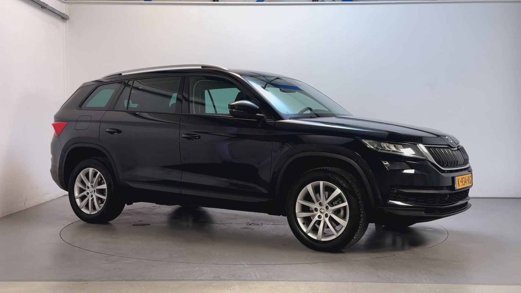 Skoda Kodiaq - 1.5 TSI 150pk DSG Business Edition Virtual Cockpit Sfeerverlichting Camera Stoelverwarming - AutoWereld.nl