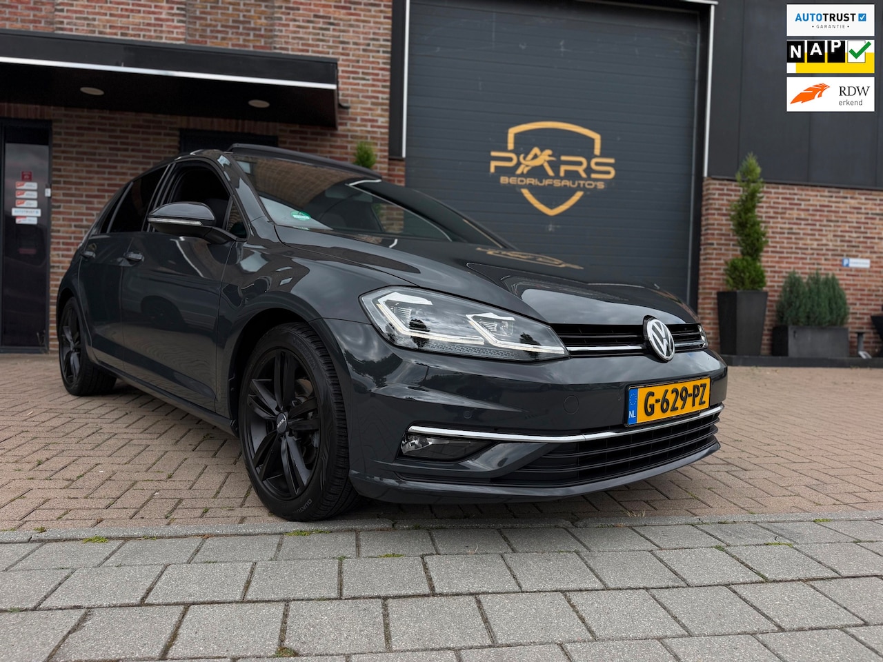 Volkswagen Golf - 1.0 TSI Highline Style Panorama Dak LED koplampen Climaat Control Cruise Control Airco Nav - AutoWereld.nl