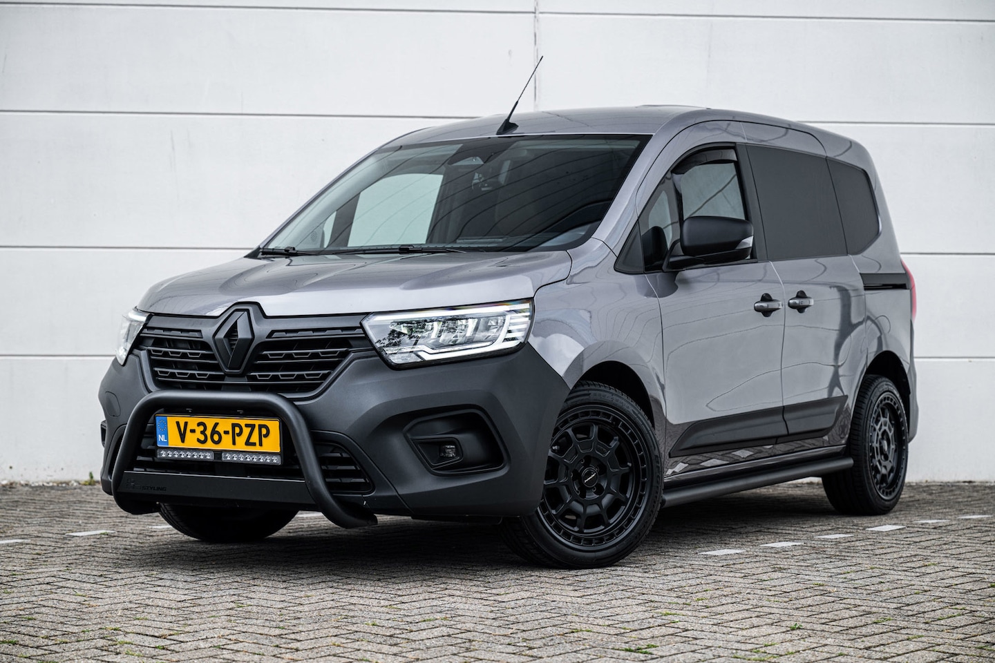 Renault Kangoo - 1.3 TCe 130pk Automaat Luxe MARGE |LED|Navi|Cruise|Leder|LMV| - AutoWereld.nl