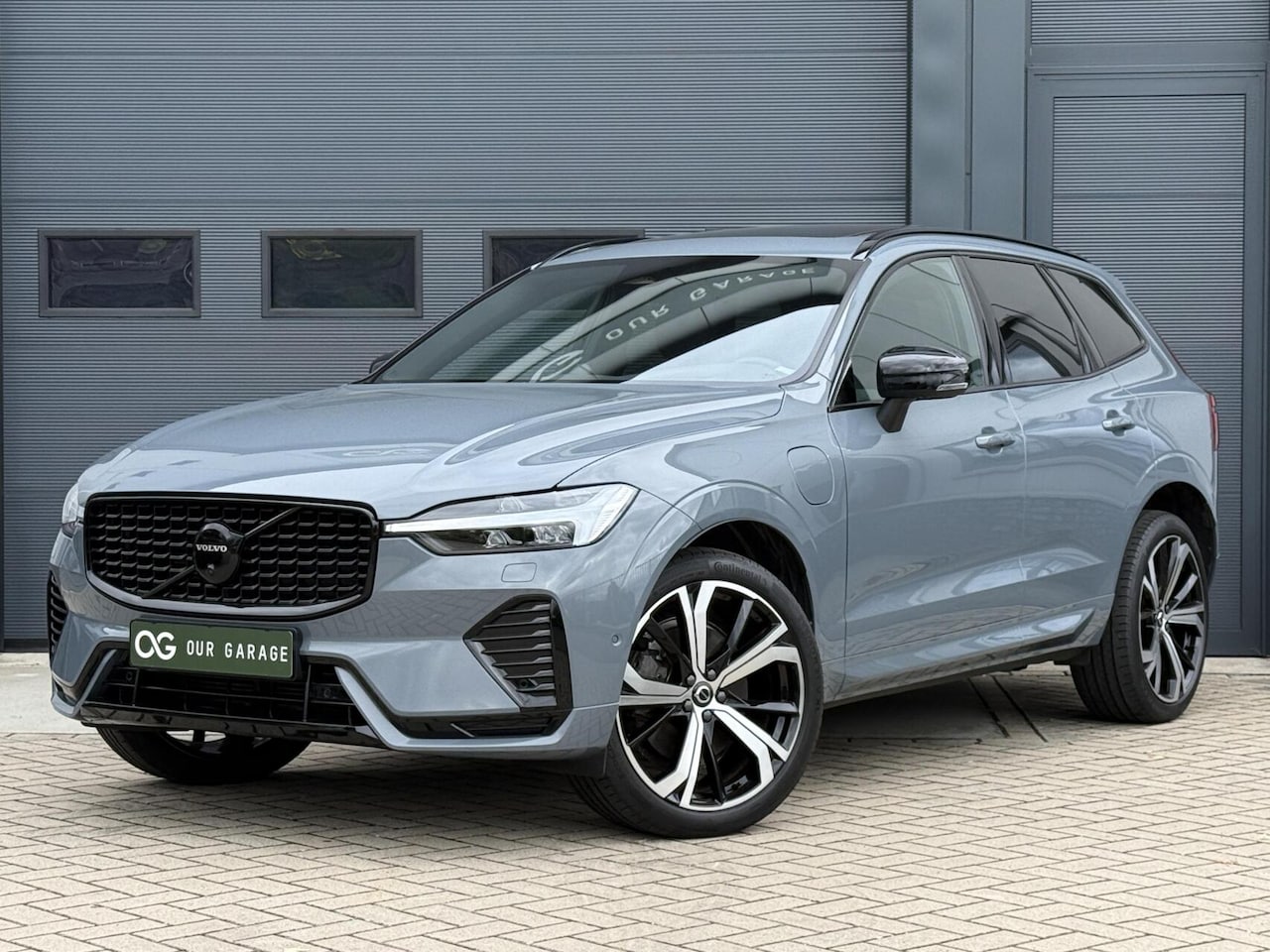Volvo XC60 - T8 Plug-in AWD Ultimate Dark|Long|360|B&W|Pano|HuD - AutoWereld.nl