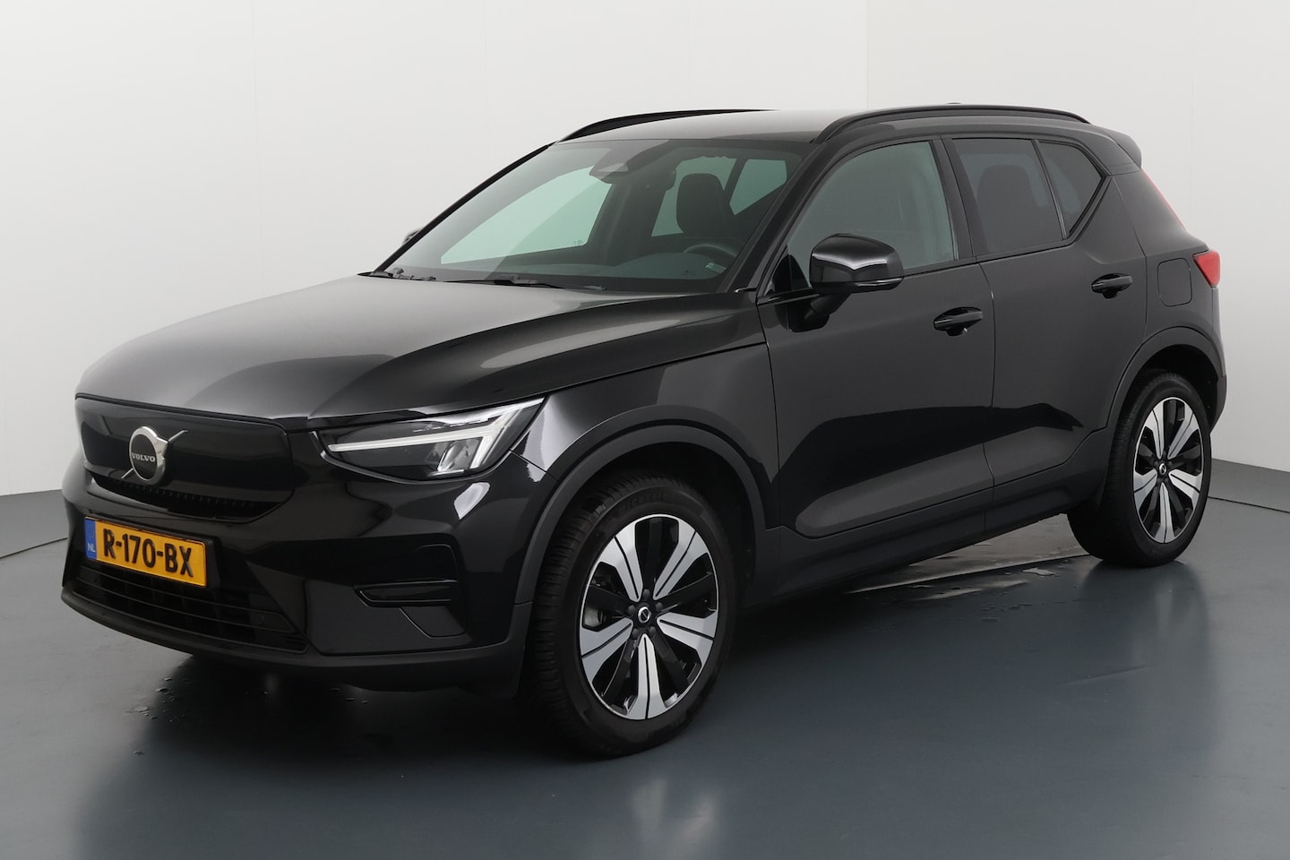 Volvo XC40 - 231PK Plus 70kWh | Adap Cruise | Geheugen | Stoel&Stuur verw. | 19'' - AutoWereld.nl