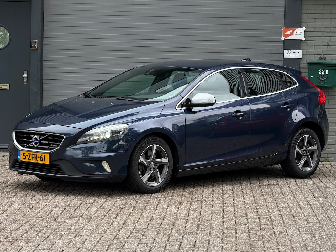 Volvo V40 - 2.0 D4 R-Design Business 2.0 D4 R-Design Business - AutoWereld.nl