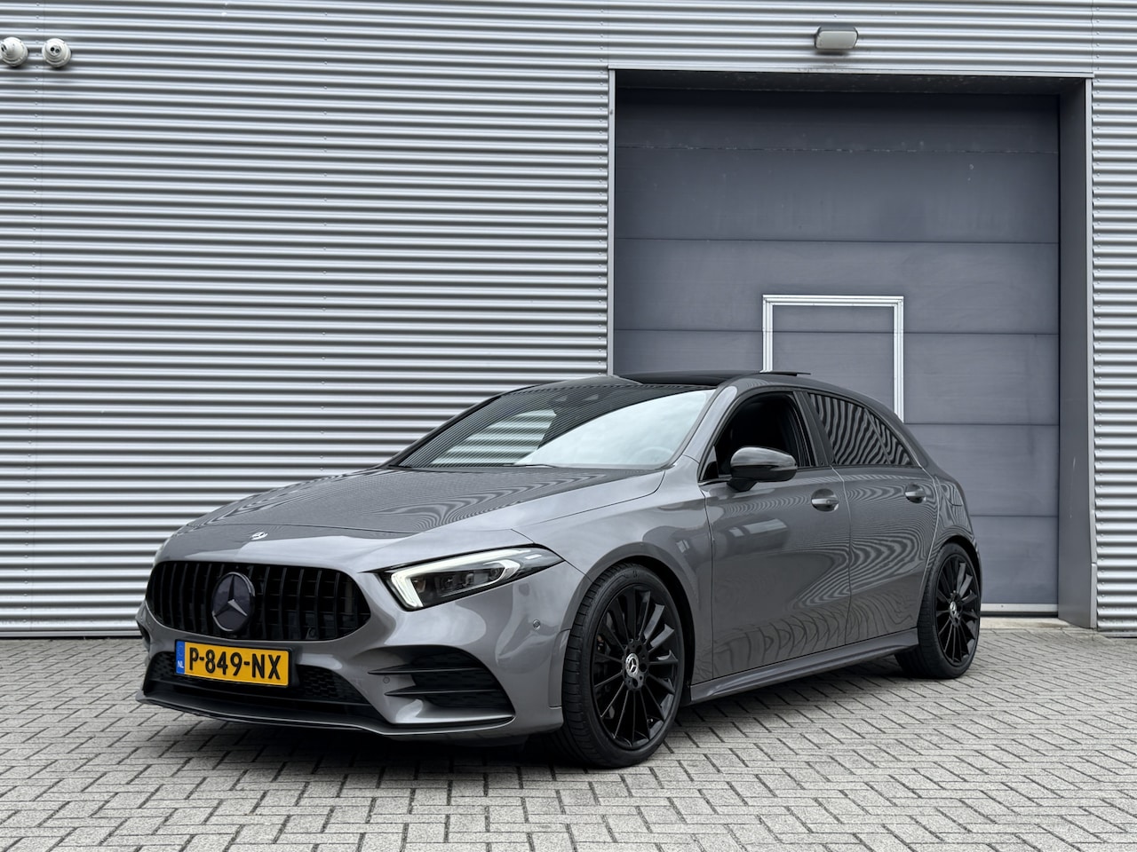 Mercedes-Benz A-klasse - 250 Premium I Aut. I AMG I Leder I Pano.dak I Leder I Camera I Carplay - AutoWereld.nl