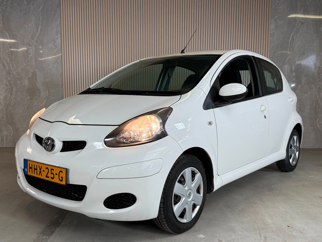 Toyota Aygo - 1.0-12V Dynamic Blue Airco Elektrische Pakket - AutoWereld.nl