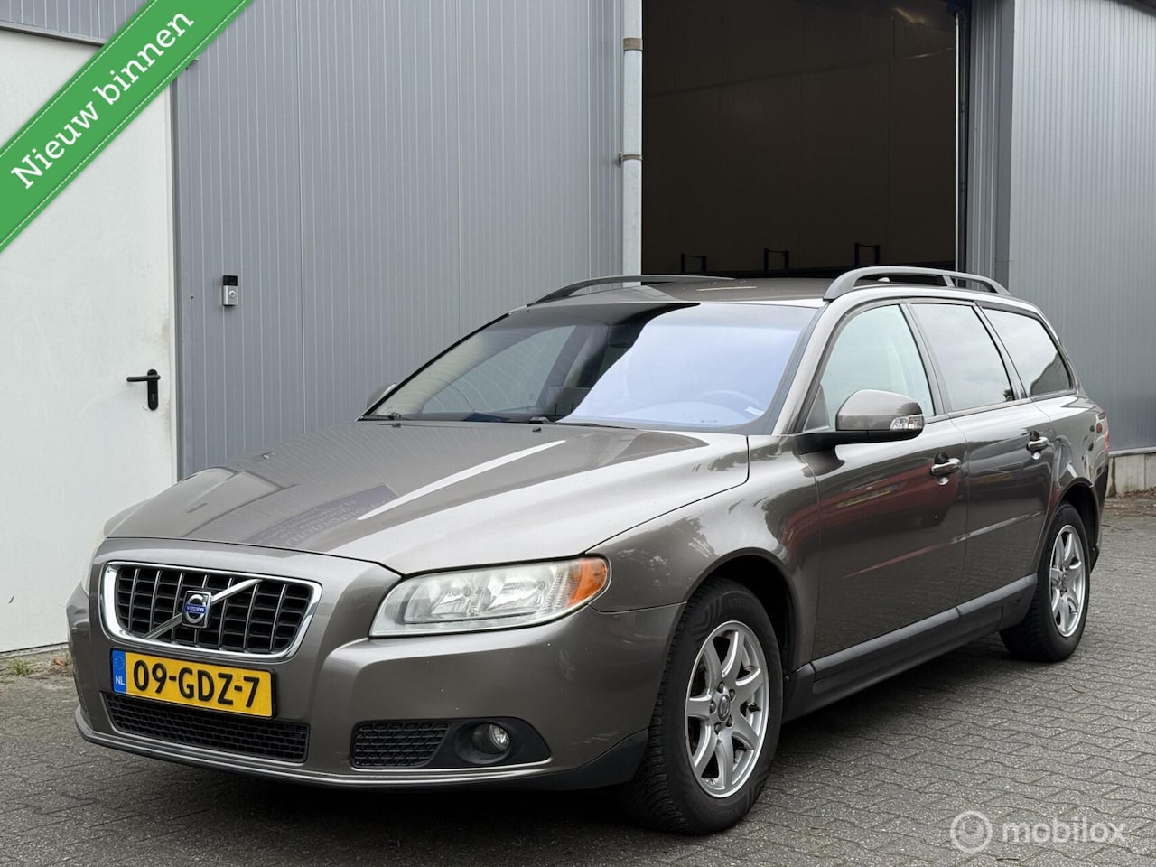 Volvo V70 - 2.0 Benzine, Navi, Trekhaak - AutoWereld.nl