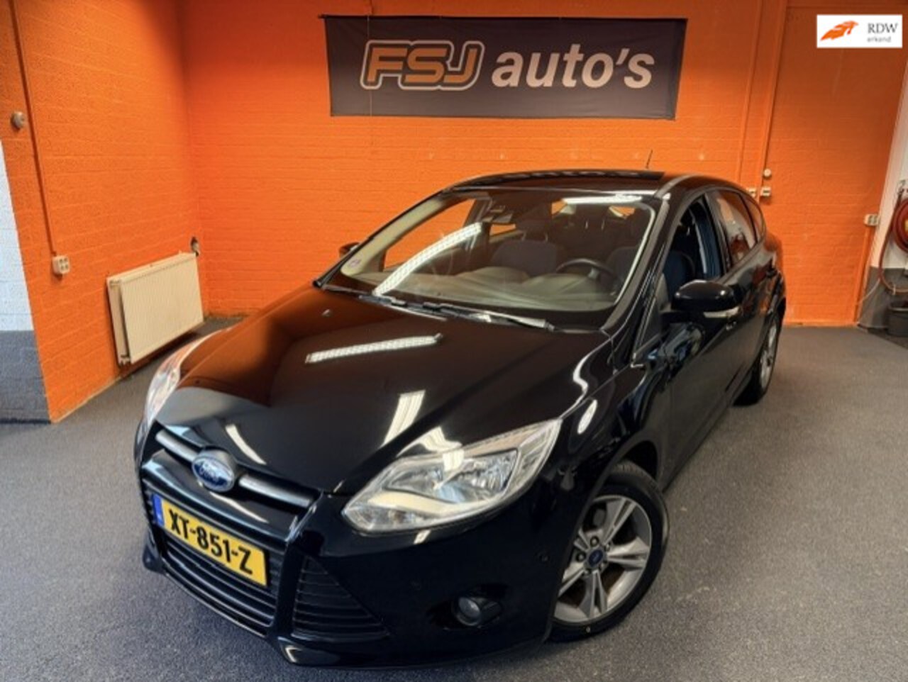 Ford Focus - 1.0 EcoBoost Titanium / Navi / Autom. inparkeren - AutoWereld.nl