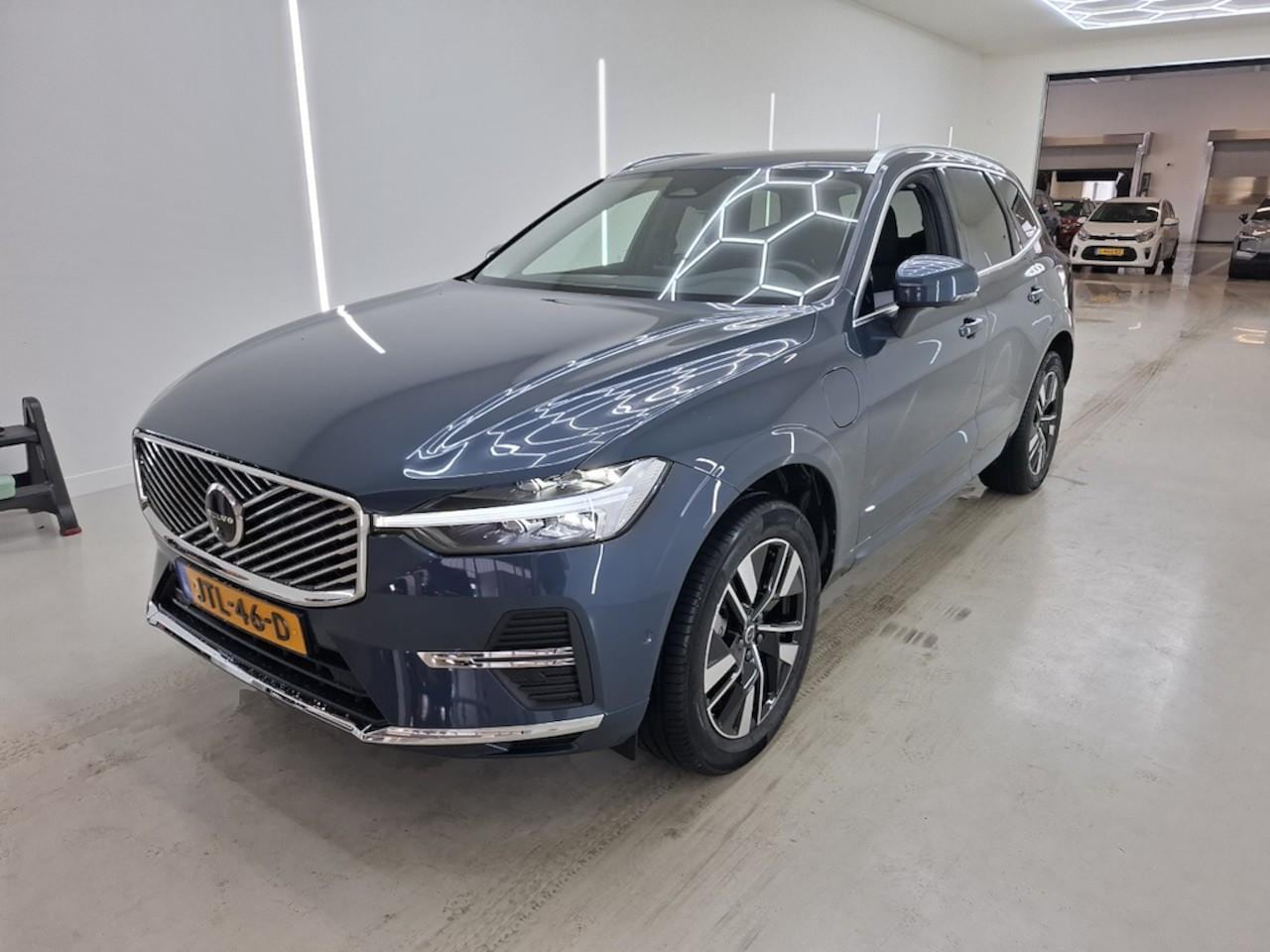 Volvo XC60 - T6 350PK Plus Bright | 360 | Trekhaak | Getint Glas | Gelam Glas - AutoWereld.nl