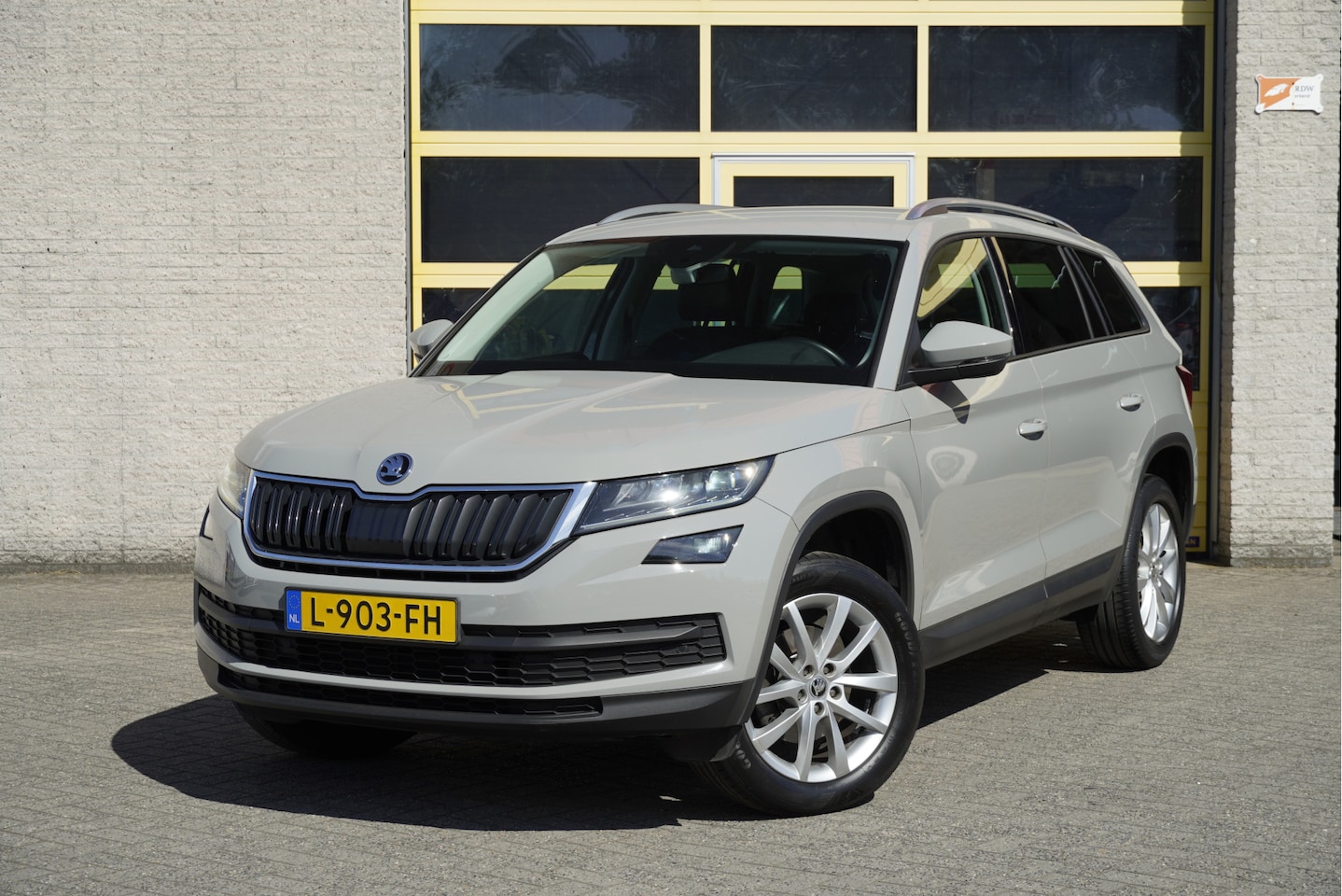 Skoda Kodiaq - 1.5 TSI 150PK! Business Edition BJ2021 Lmv 18" | Led V+A | Pdc | Trekhaak | Achteruitrijca - AutoWereld.nl