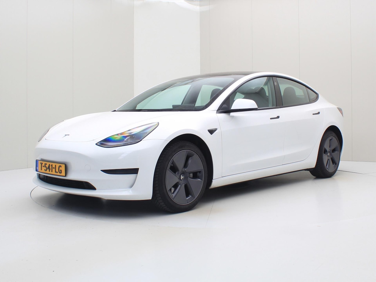 Tesla Model 3 - Standard RWD Plus UPGRADE [ AMD RYZEN+LFP-ACCU+WARMTEPOMP+AUTOPILOT ] - AutoWereld.nl