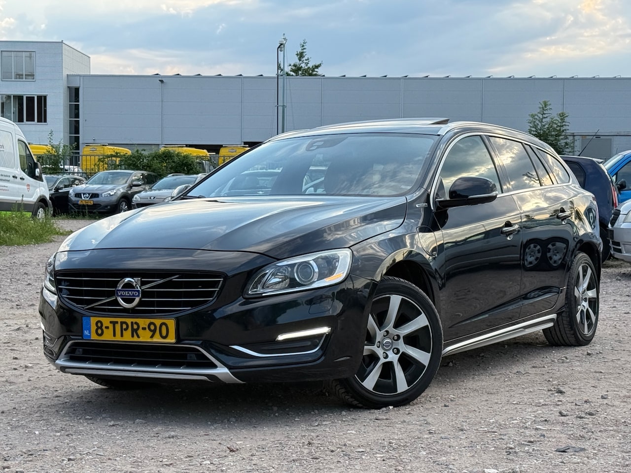 Volvo V60 - 2.4 D6 AWD Plug-In Hybrid Summum/DAK/LED - AutoWereld.nl