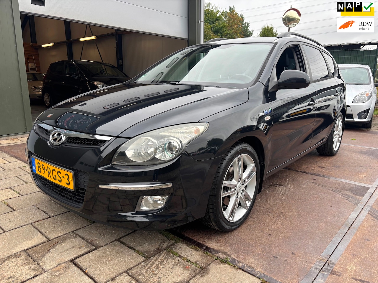 Hyundai i30 CW - 1.6i Blue Dynamic Leder Airco Cruise - AutoWereld.nl