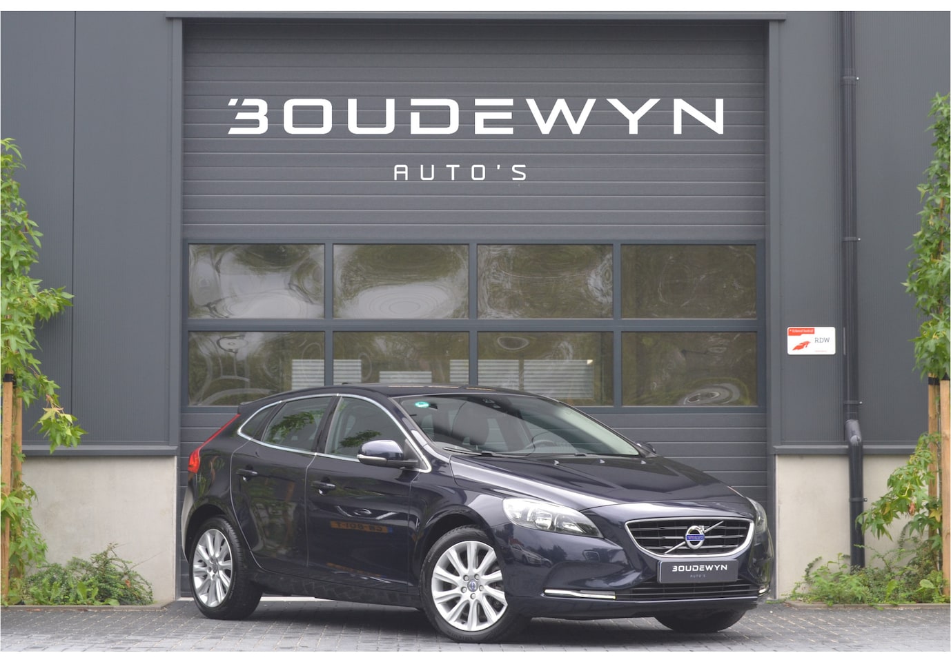 Volvo V40 - 1.5 T3 Summum NAP | Automaat | Trekhaak | Parkeersensoren - AutoWereld.nl