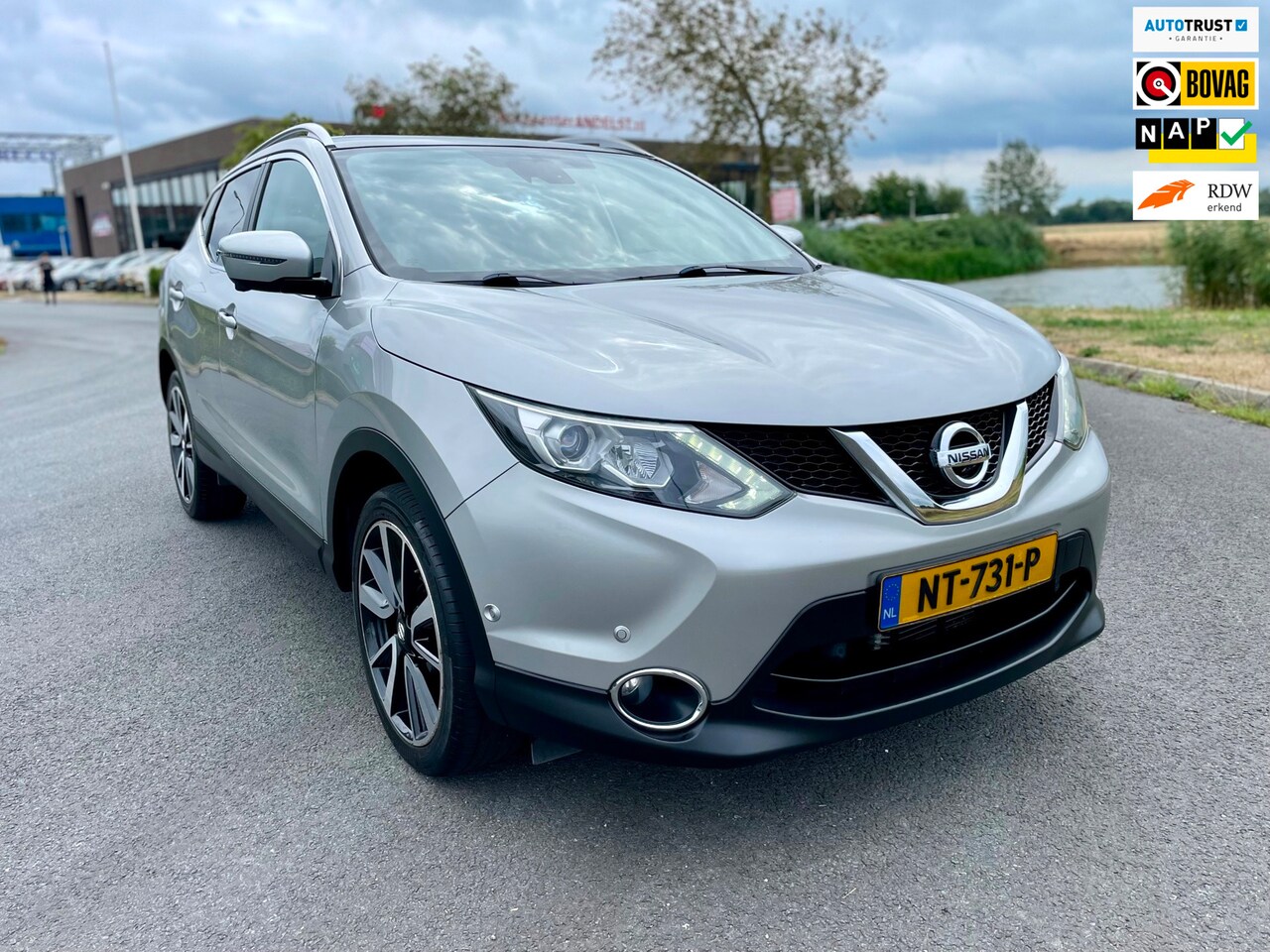 Nissan Qashqai - 1.2 Tekna 1.2 Tekna, Aut, Trekhaak, Pano, Stoelvrw, Cam, Navi, Pdc, Leder, Cruise/Climate, Geen impo - AutoWereld.nl