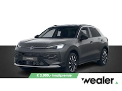Volkswagen T-Roc - Life First Edition 1.5 eTSI 85 kW / 116 PK DSG | Trekhaak wegklapbaar | Multimedia pakket