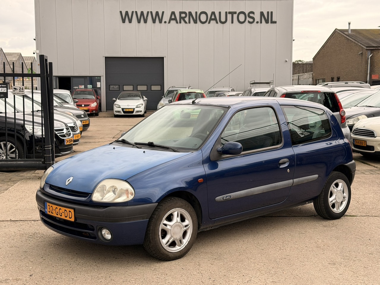 Renault Clio - 1.4 Ludo 1.4 Ludo, APK TOT 17-08-27, STUURBEKRACHTIGING, ELEK-RAMEN, BLUETOOTH-RADIO-USB-AUX, LM-VE - AutoWereld.nl