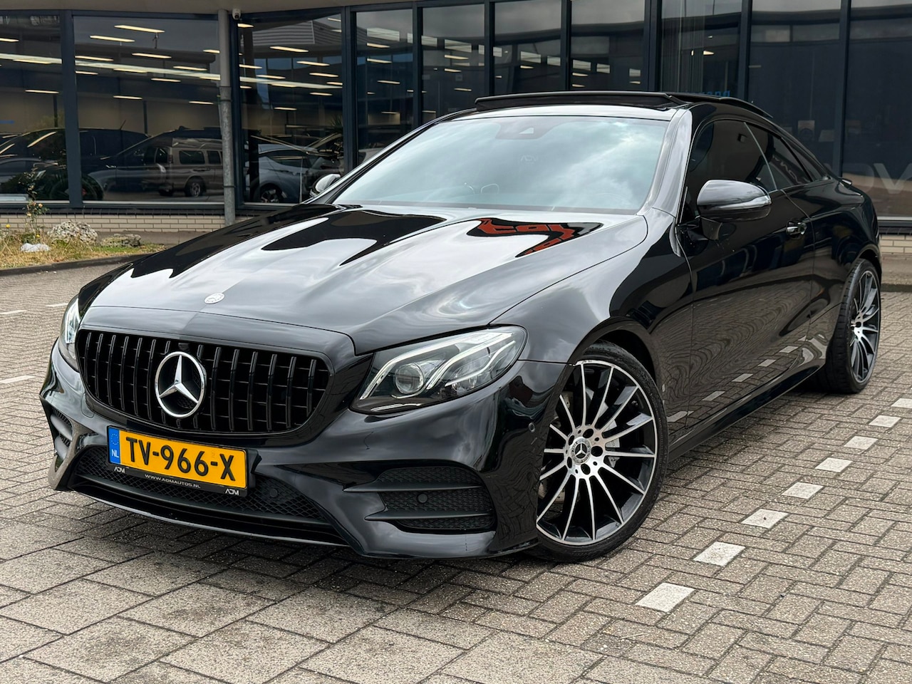 Mercedes-Benz E-klasse Coupé - 200 AMG Line l PANO l BURMESTER - AutoWereld.nl