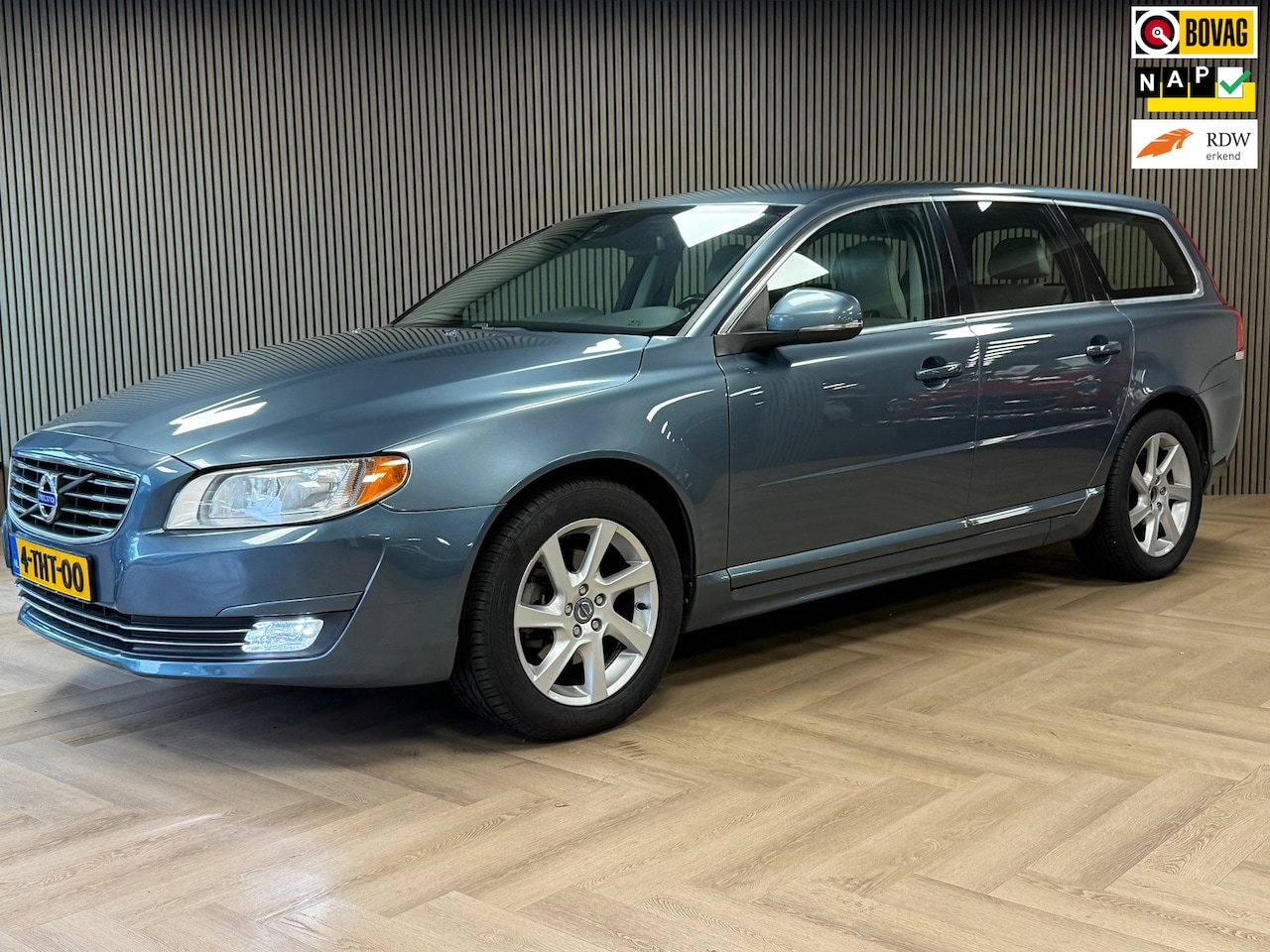 Volvo V70 - 1.6 T4 Momentum CLIMATE CRUISE CONTROL NAVIGATIE TREKHAAK PDC - AutoWereld.nl