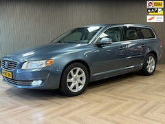 Volvo V70 - 1.6 T4 Momentum CLIMATE CRUISE CONTROL NAVIGATIE TREKHAAK PDC