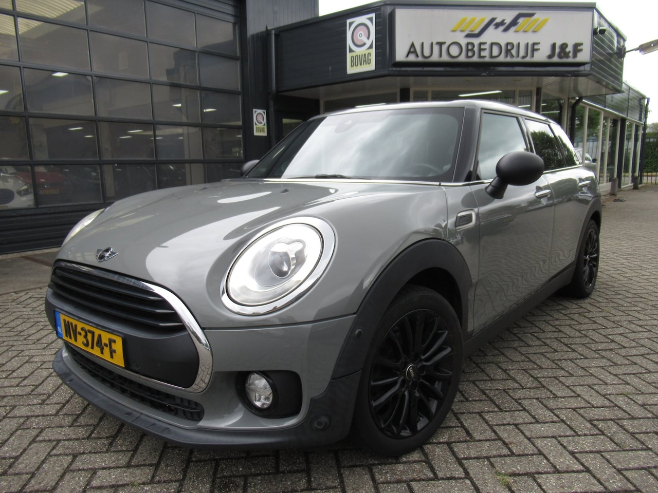 MINI Clubman - 1.5 One Salt Serious Business / NAV / PDC 2x / Bleutooth - AutoWereld.nl