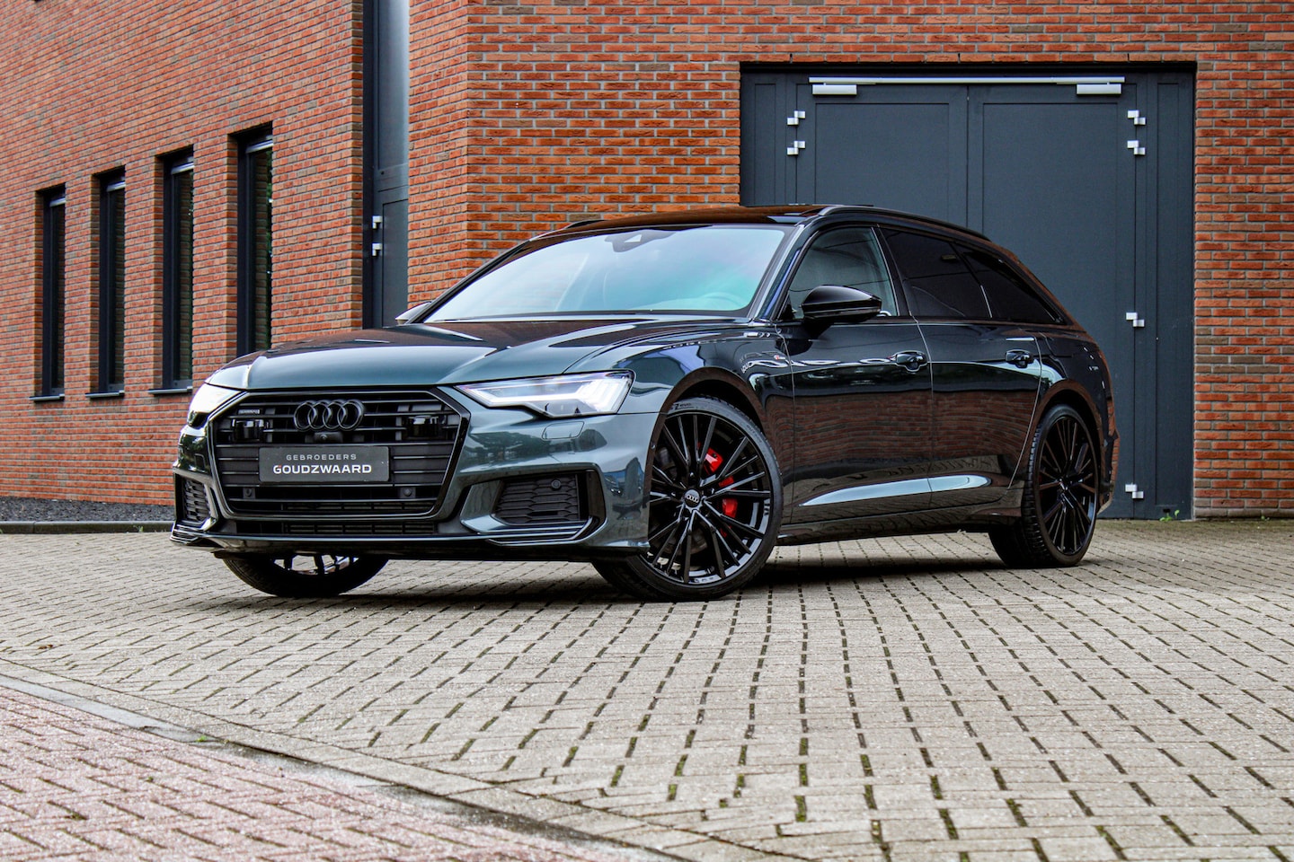 Audi A6 Avant - 55 TFSI e quattro Competition | Individual Camouflagegroen | Pano | Trekhaak | Memory | St - AutoWereld.nl